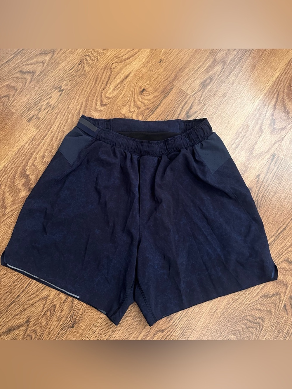 lululemon athletica Men's Navy Athletic Shorts size medium running inner shorts